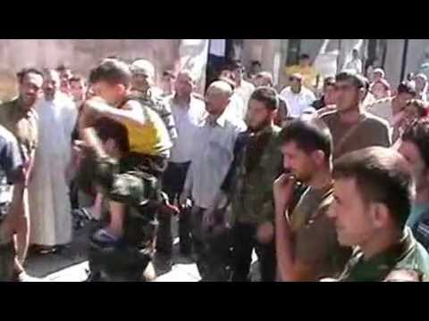 قائد كتيبة عمر بن عبد العزيز أبو علي دابق يقود مظاهرة في مدينة حلب و ينفي خبر استشهاده