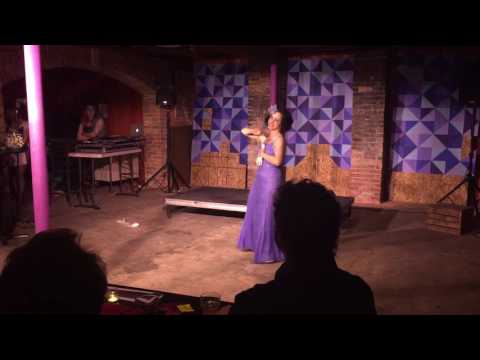 Dahlia D'Luxe - Sister Kate