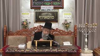 הרב בן ציון מוצפי • נר שני של חנוכה (בית הכנסת מוסאיוף) - התמונה מוצגת ישירות מתוך אתר האינטרנט יוטיוב. זכויות היוצרים בתמונה שייכות ליוצרה. קישור קרדיט למקור התוכן נמצא בתוך דף הסרטון