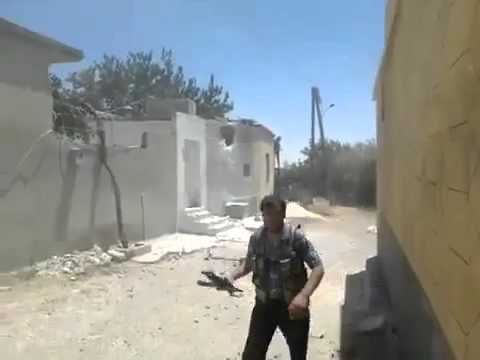 اشتباكات بين مقاتلي لواء أحرار الشمال وقوات النظام أثناء مجريات معركة السيطرة على مدينة اعزاز في ريف حلب الشمالي