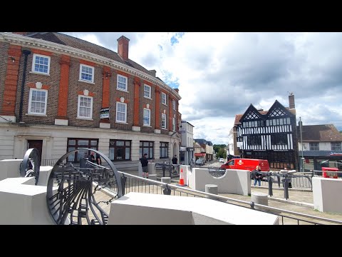Leatherhead in a Look: A Quick Dive into Surrey's Charming Town