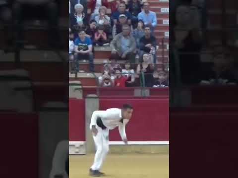 😱  BRUTAL salto con VOLTERETA al TORO NEGRO!