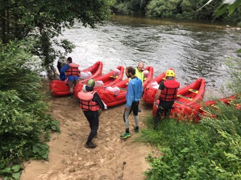 Des milliers d'alevins de saumons déversés dans le Haut-Allier