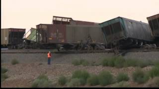 preview picture of video 'Coal train wrecks in western N.M.'