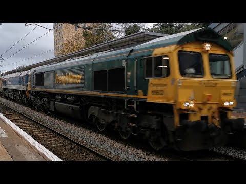 Freightliner Class 66 66602 & Class 59 59103 Pass Ealing Broadway with Westbound Hoppers 24/11/22