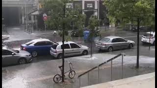 In Thessaloniki öffnete sich der Himmel, die Straßen verwandelten sich in brodelnde Flüsse