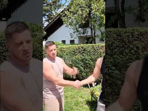 David zeza Dejana “Mamin sin, hoće da ode opet od kuće!”