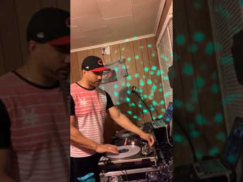 Saturday nights live mixtape show on FB live, like and share if your feeling the vibez! #dj #mixtape