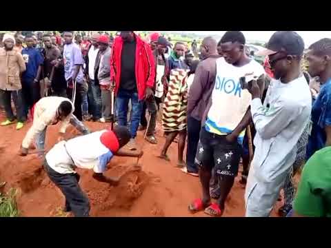 尼日利亞中部高原遇襲，20人喪生！😱 (Attack kills 20 in Nigeria's central Plateau)