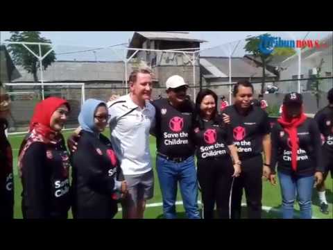 Ditemani Legenda Arsenal, Djarot Resmikan Lapangan Futsal Berstandar Internasional