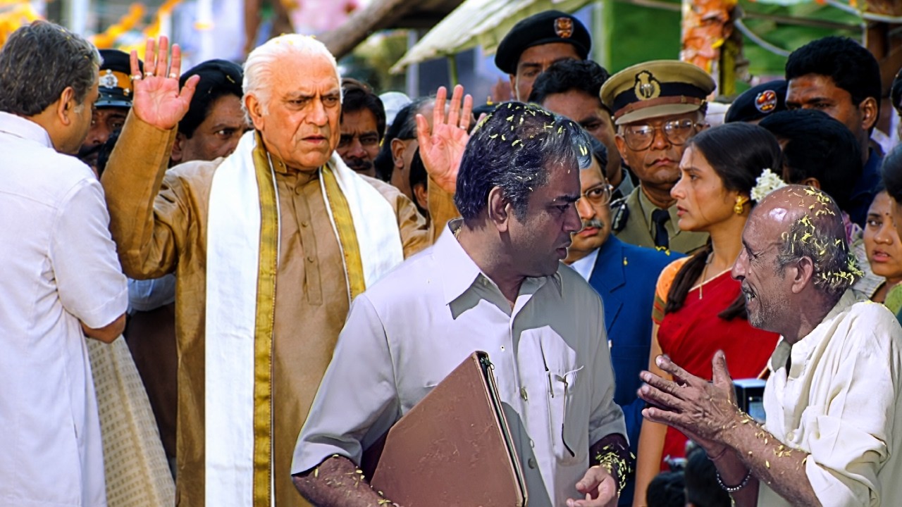 ये CM तुम्हारी बची हुई धोती भी छीन लेगा, चाचा🤣 | Paresh Rawal, Amrish P