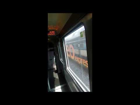 Ve vlaku R 888 - Čekání na průjezd vlaku Leo Express