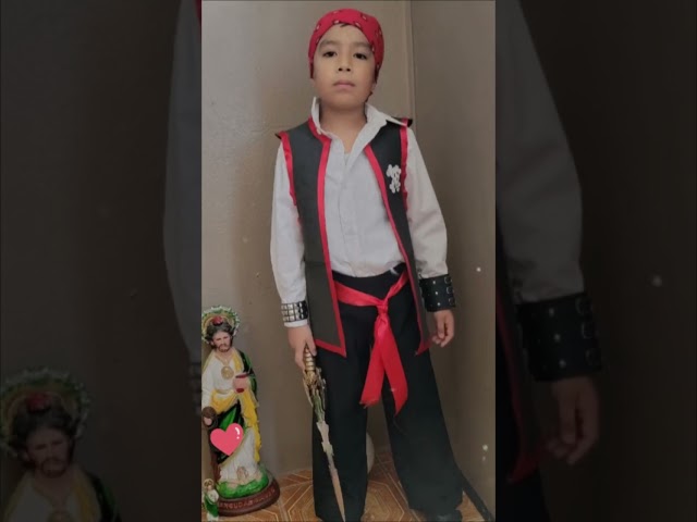 Vídeo relacionado con BPURB Traje Colonial para Niño Disfraz de Cosplay de Pirata Medieval para Niños Pantalones de Traje Renacentista (Pantalones con Calcetines Blancos hasta la Rodilla y Hebilla de Zapato Dorada)