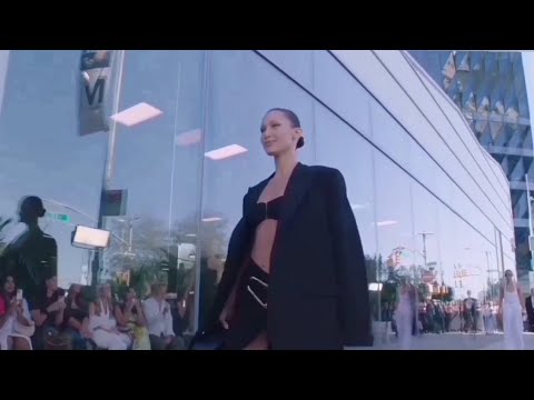 Bella Hadid for Michael Kors SS 2023 september 14, 2022 New York Fashion Week