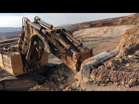 Huge Caterpillar 6040 Mining Excavator 449 Tonnes Loading Hitachi Dumpers