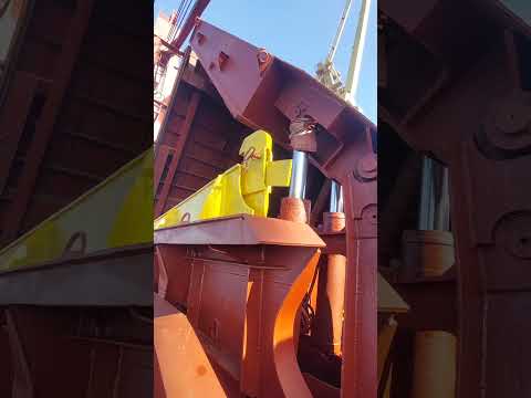 MV HORUS _ HATCH COVERS DAY LIGHT TESTING ON BOARD