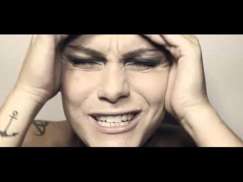 TEKLA - SOLA E SPORCA (Official Video)