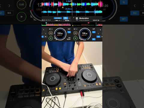 This is real DJing. 👀 🔥🔥 #dj #djing #mashup #techhouse