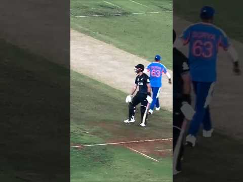 Surya (SKY) calms down Darryl Mitchell @Captainaryuu