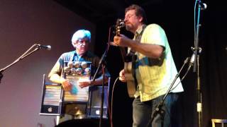 William Lee Ellis (Bill), on guitar and Larry Nager on washboards.