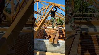 Download lagu Cara pasang usuk pada jurai atap limas kayu mp3