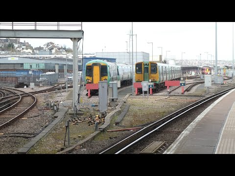 Trains at: Brighton - 5 April, 2022