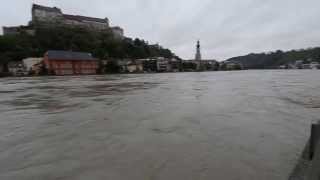preview picture of video 'Hochwasser in Burghausen 3. Juni 2013'