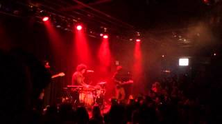Toro Y Moi - Low Shoulder (live)
