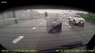 [閒聊] 高速公路雙黃燈之偽黑特