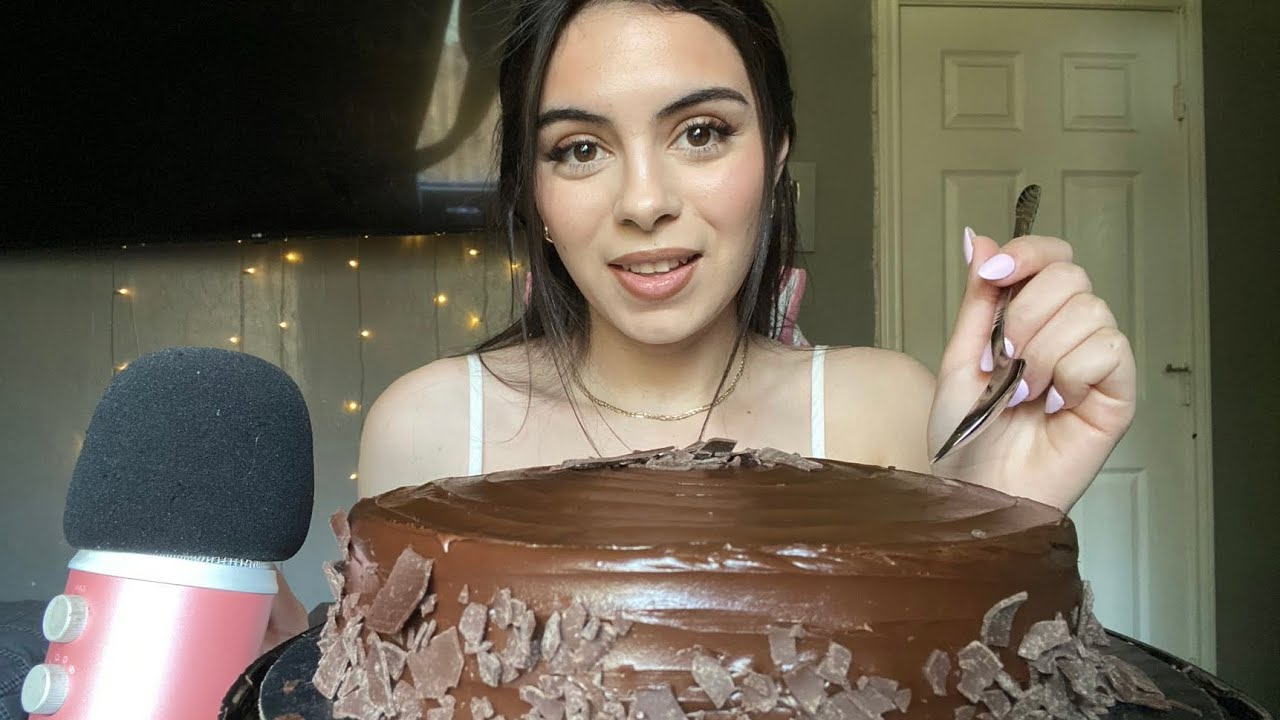 ASMR|| Fudgy Chocolate Cake Mukbang🎂🍫 (cupped eating sounds) 
