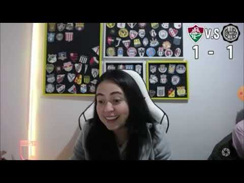 Gringa reagindo golaço de Luiz Henrique.