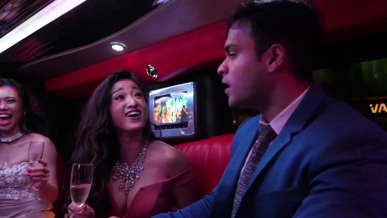 INTERVIEWING GIRLS AT JAPAN'S HOTTEST CLUB: TANTRA TOKYO! タントラ東京の濡れT-シャツコンテスト！4K