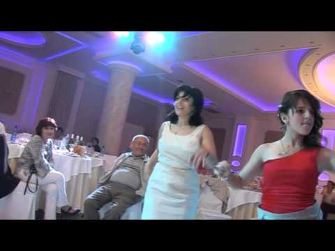 STIGMES  APO TIN DEXIOSI  TU NIKU KE TIS SOFIAS  11 05 2013