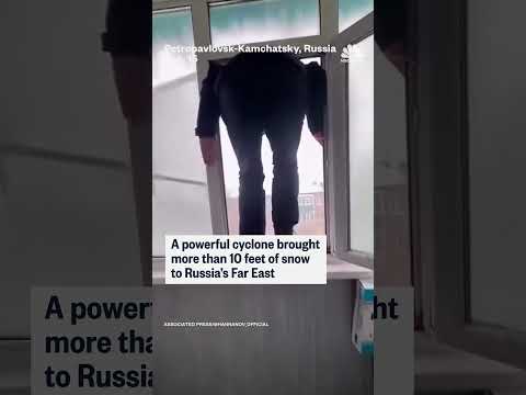 Russian man jumps from the fifth floor into a pile of snow