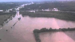 preview picture of video 'Missouri River flood 2011 from the air - stabilized.'