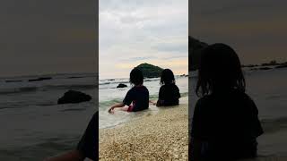 Download lagu Seru banget nungguin ombak ombak kecil di pinggir pantai #shorts #nature #travel mp3 Download lagu Seru banget nungguin ombak ombak kecil di pinggir pantai #shorts #nature #travel mp3