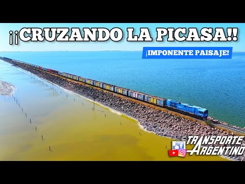🤯 ¡¡UN PAISAJE FABULOSO!! ¡TREN del SAN MARTÍN CARGAS atravesando la LAGUNA LA PICASA! - Enero 2025