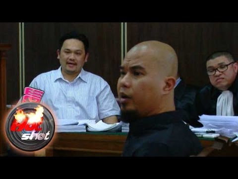 Sengitnya Perdebatan Farhat-Dhani di Ruang Sidang - Hot Shot