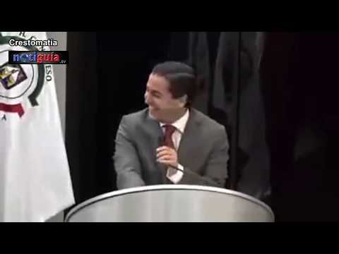 Diputado sonorense risueño, es increpado en un camión.