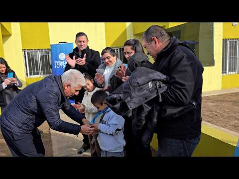Poggi sorprendió a tres familias de Fortuna: les entregó este viernes su casa