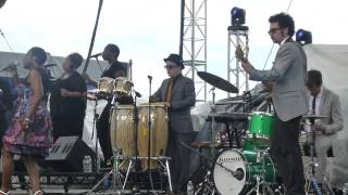 Sharon Jones & The Dap Kings - Stranger To My Happiness - 5-24-14 Greenwich Town Party, Ct