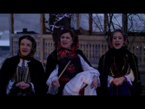 D’a cui îs aceste curți – Fetele de pe Târnave