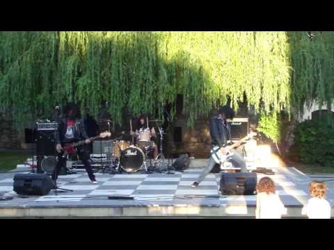 Festival La Cochambre - CLON RAMONES @ Tablero Ubu Burgos 28-07-2010.MP4