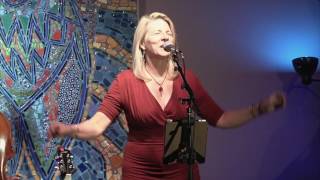 Laurelyn Dossett at the Rooster&#39;s Wife
