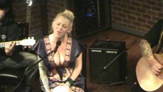 In This Moment performs &quot;Forever&quot;