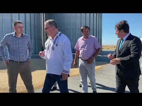 Ministrul Adrian Oros în vizită la ferma lui Cosmin Micu, din localitatea Mănăștur