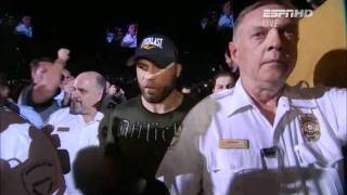 Couture entrance Stranglehold