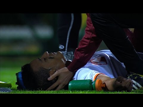 Shocking Head-to-Head Hit in Football 😵 - Tolima vs. Carabobo