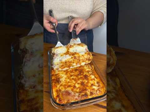 Cannelloni stuffed with meat and lots and lots of cheese 🔥🫶🏻 #shorts