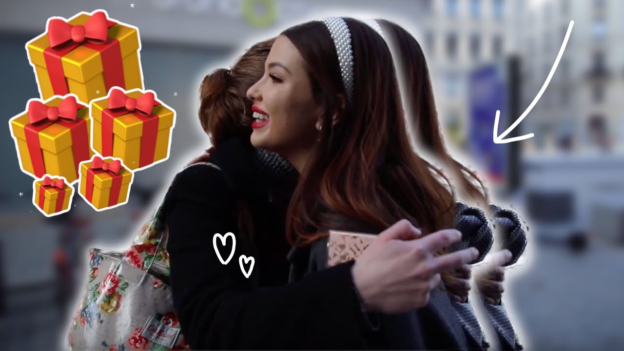 Je distribue des CADEAUX dans la RUE !